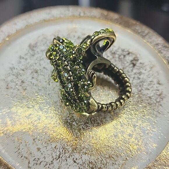 Reptilian Rose Ring with Peridot colored Rhinestones - Picture 11 of 11